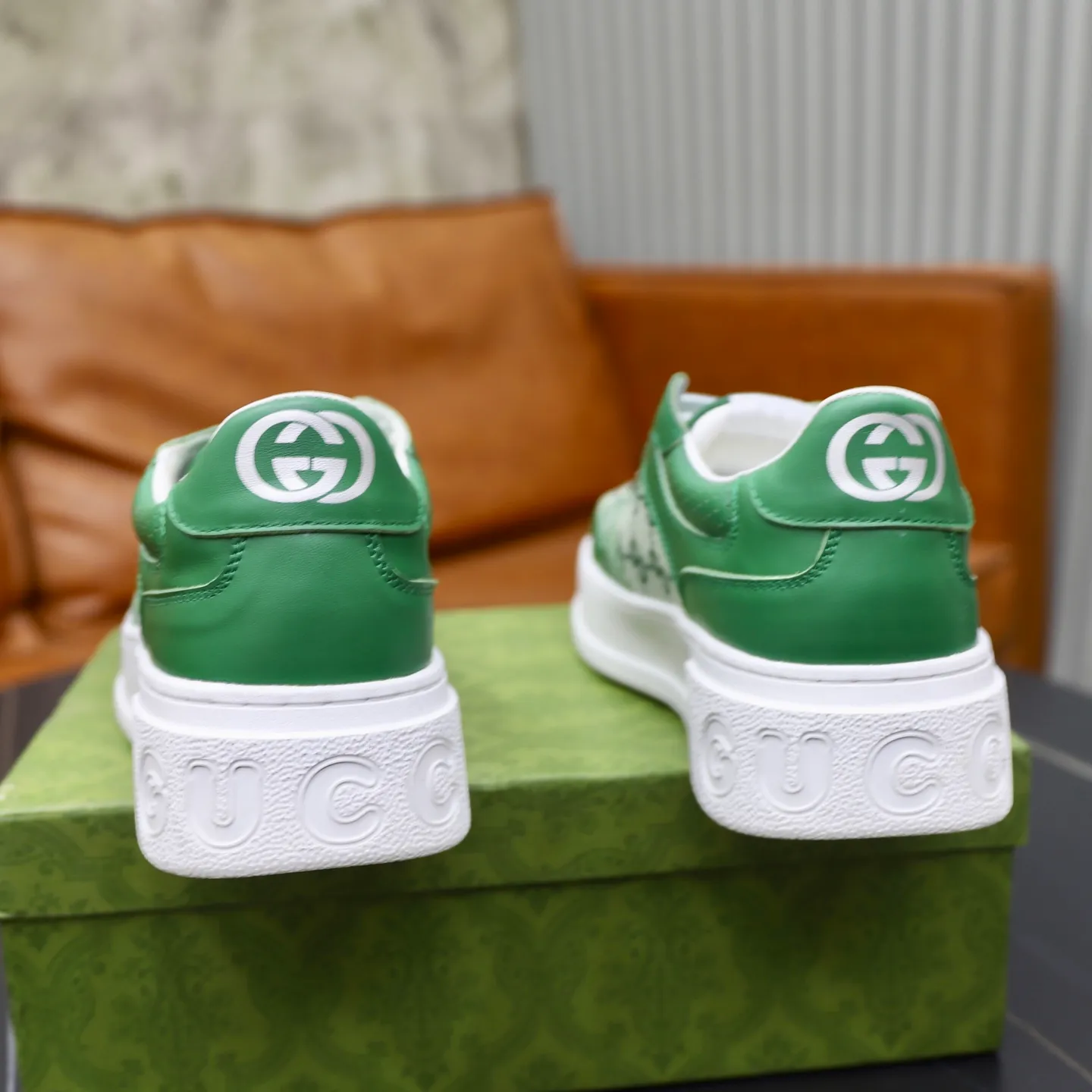 Men's shoes: 400💰🙅‍♂️🙅‍♂️🙅‍♂️ Brand: GUCCI Standard code: 38-44 (45 customized) Grade: Same as the official website Material: Original leather splicing brand cloth Comfortable and breathable sheepskin lining Lightweight wear-resistant outsole Style category: Men's fashion casual shoes Sports shoes Distinguished luxury brand elements Top luxury Color: actual picture color
